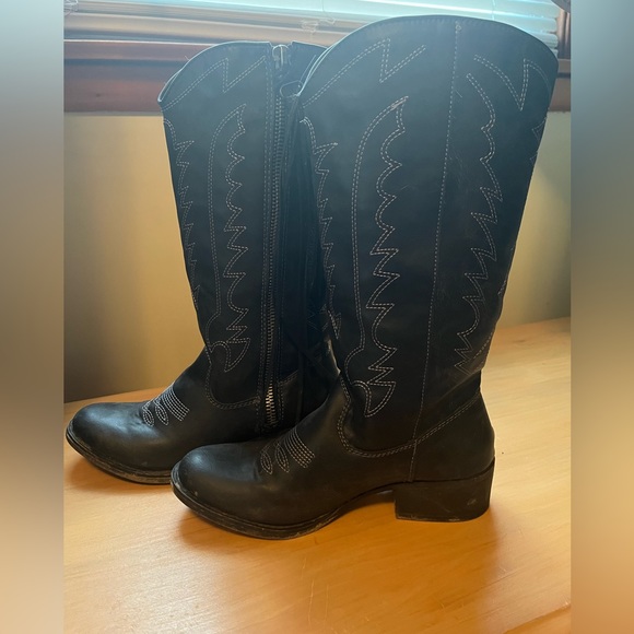 Madden Girl cowboy boots with fringe on zipper - Picture 1 of 5